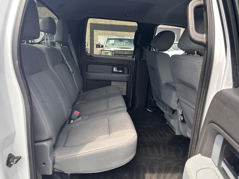 Ford F-150 Vehicle Full-screen Gallery Image 17