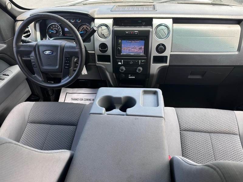 Ford F-150 Vehicle Full-screen Gallery Image 18