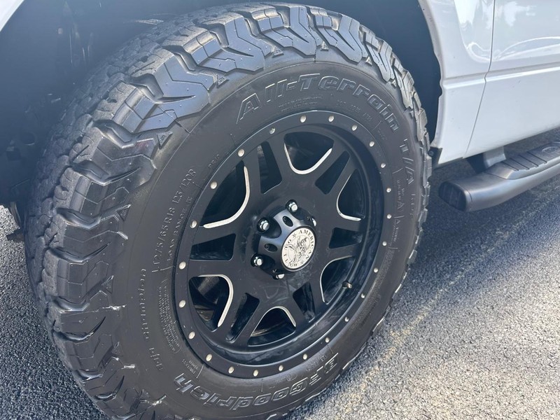 Ford F-150 Vehicle Full-screen Gallery Image 23