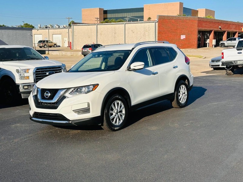 Nissan Rogue Vehicle Full-screen Gallery Image 02