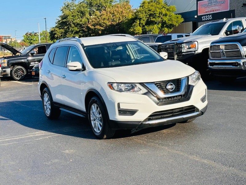 Nissan Rogue Vehicle Full-screen Gallery Image 03