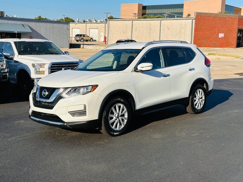Nissan Rogue Vehicle Full-screen Gallery Image 04