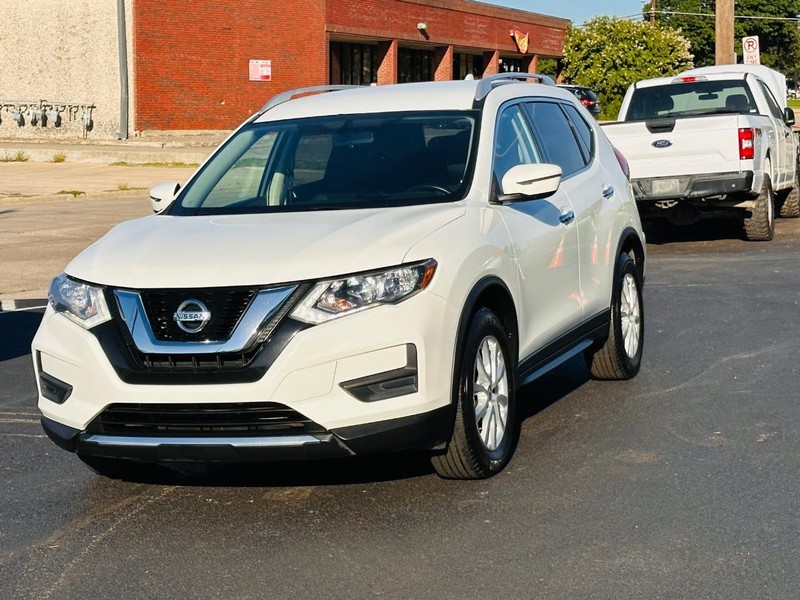 Nissan Rogue Vehicle Full-screen Gallery Image 05