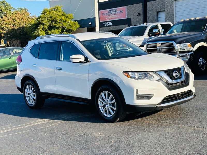 Nissan Rogue Vehicle Full-screen Gallery Image 06