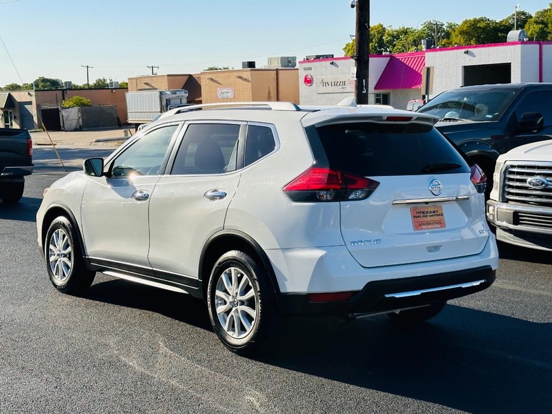 Nissan Rogue Vehicle Full-screen Gallery Image 07