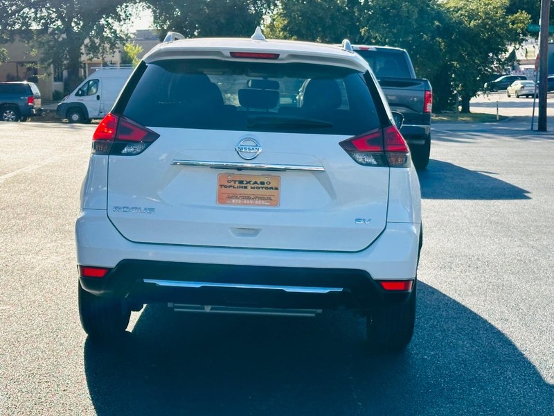 Nissan Rogue Vehicle Full-screen Gallery Image 08