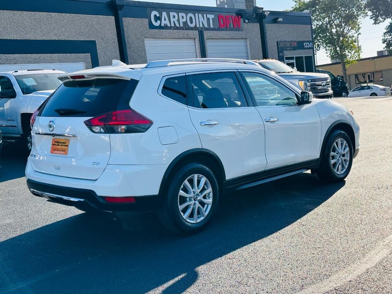 Nissan Rogue Vehicle Full-screen Gallery Image 09