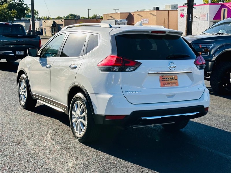 Nissan Rogue Vehicle Full-screen Gallery Image 10