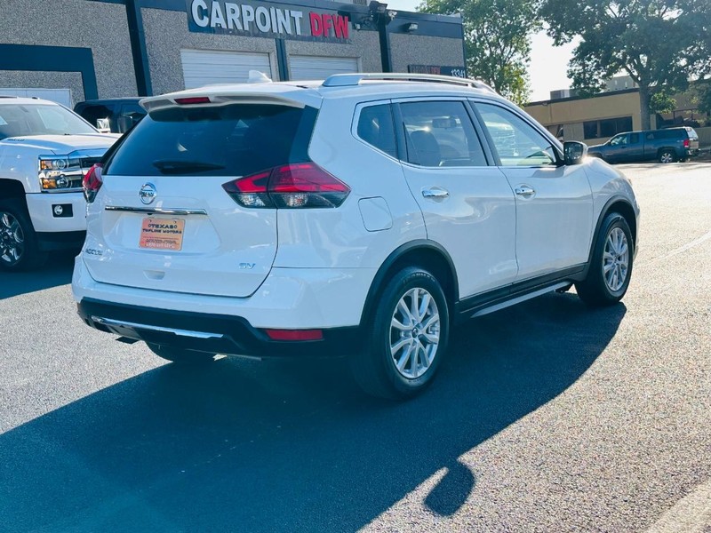 Nissan Rogue Vehicle Full-screen Gallery Image 11