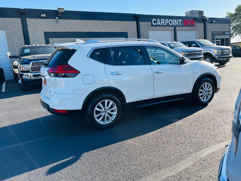 Nissan Rogue Vehicle Full-screen Gallery Image 12