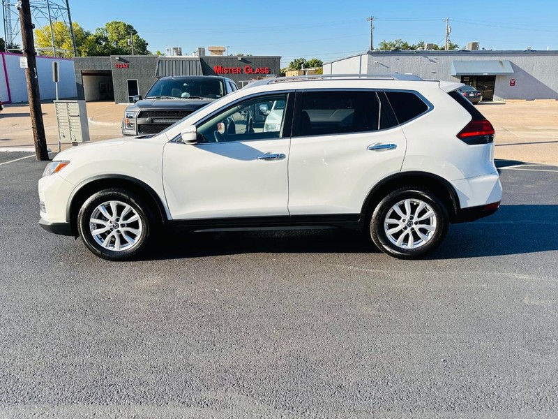 Nissan Rogue Vehicle Full-screen Gallery Image 14