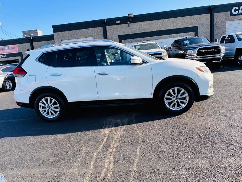 Nissan Rogue Vehicle Full-screen Gallery Image 15