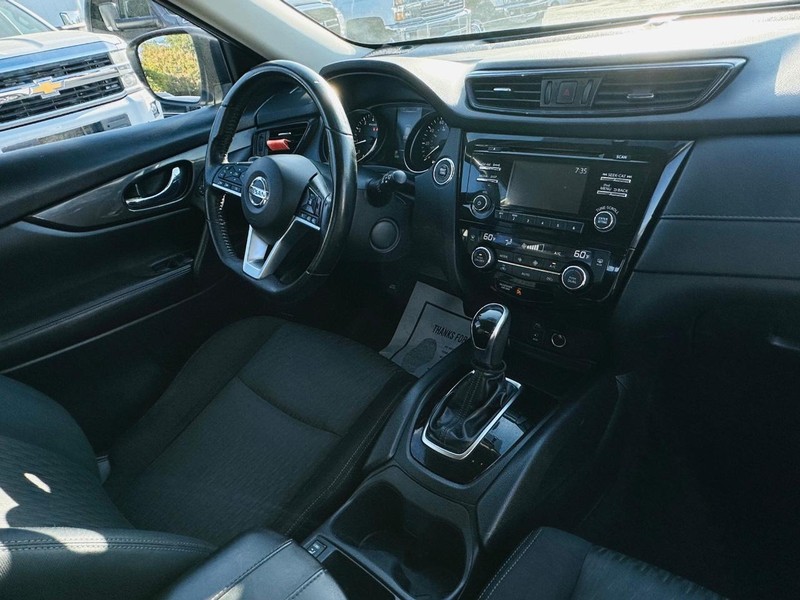 Nissan Rogue Vehicle Full-screen Gallery Image 25