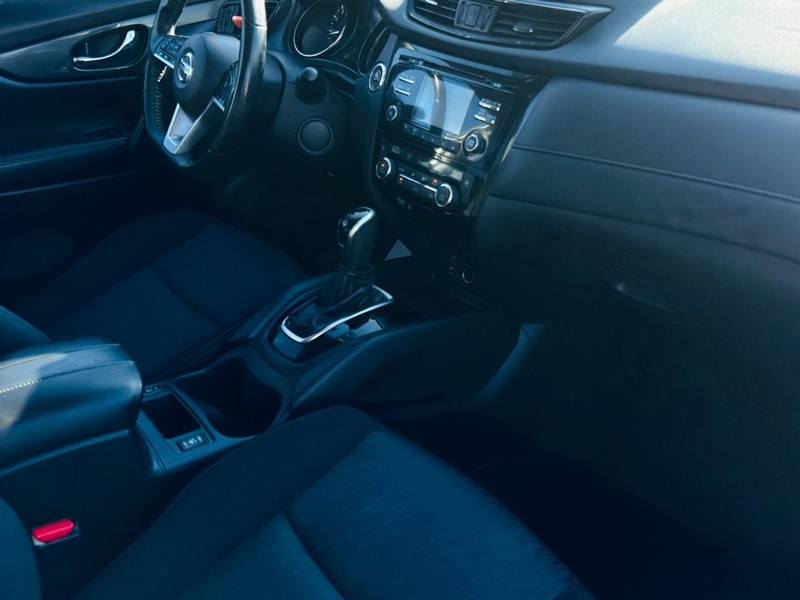 Nissan Rogue Vehicle Full-screen Gallery Image 27