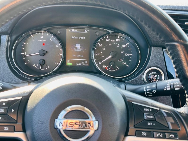 Nissan Rogue Vehicle Full-screen Gallery Image 32