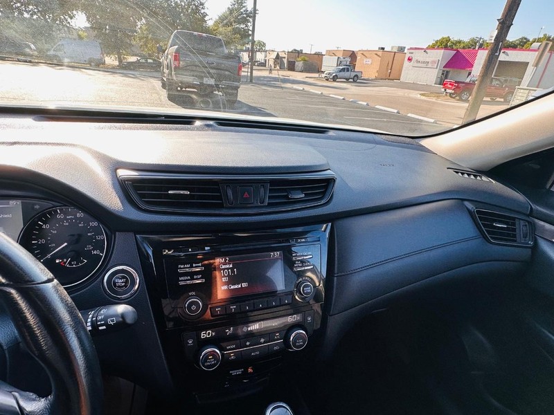 Nissan Rogue Vehicle Full-screen Gallery Image 33