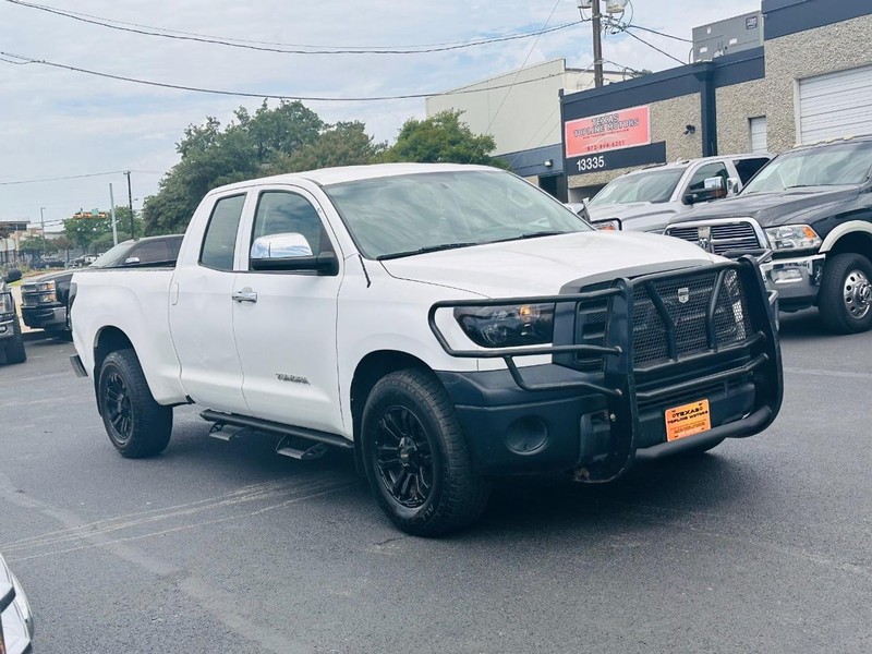 Toyota Tundra 4WD Truck Vehicle Full-screen Gallery Image 03