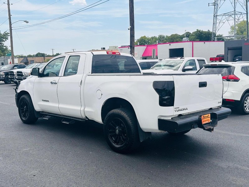 Toyota Tundra 4WD Truck Vehicle Full-screen Gallery Image 10