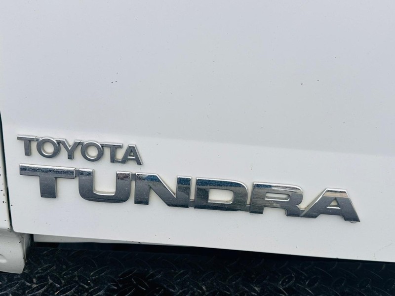 Toyota Tundra 4WD Truck Vehicle Full-screen Gallery Image 11