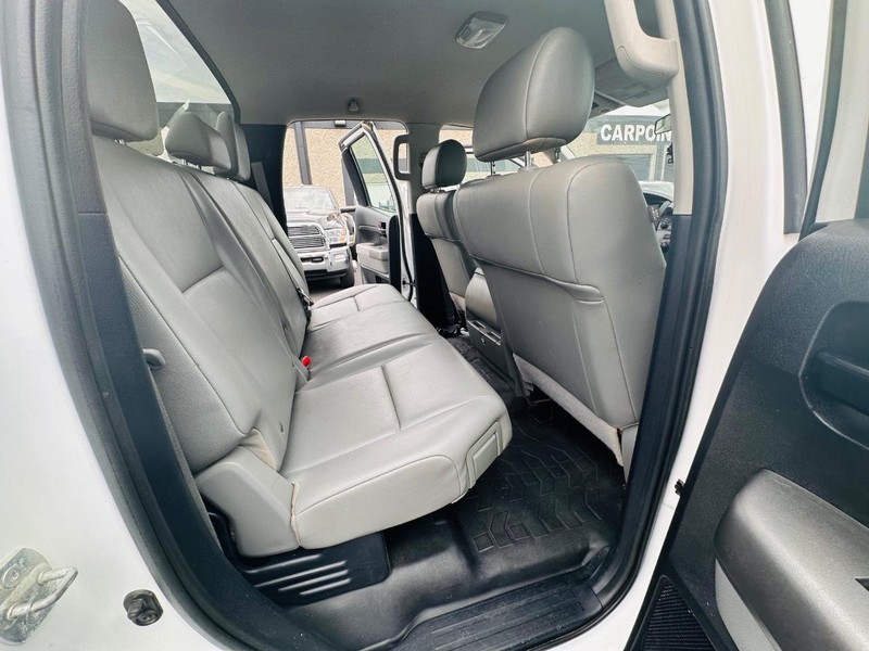 Toyota Tundra 4WD Truck Vehicle Full-screen Gallery Image 19