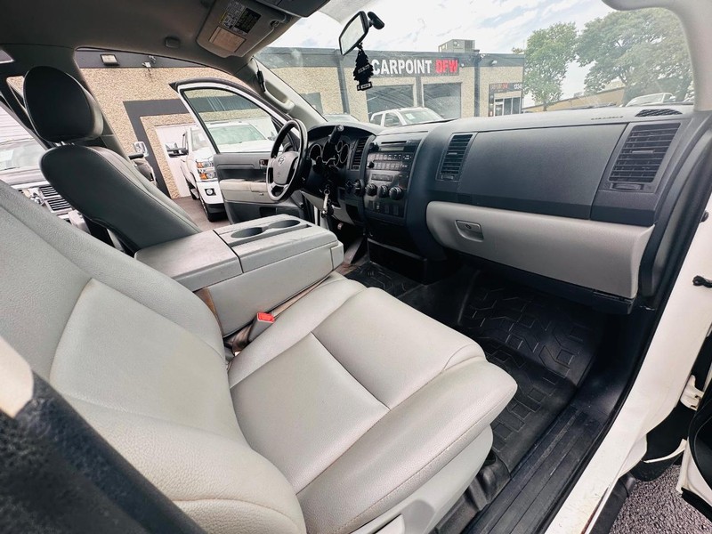 Toyota Tundra 4WD Truck Vehicle Full-screen Gallery Image 20