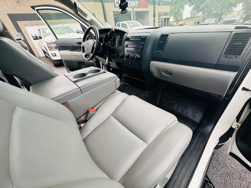 Toyota Tundra 4WD Truck Vehicle Full-screen Gallery Image 22