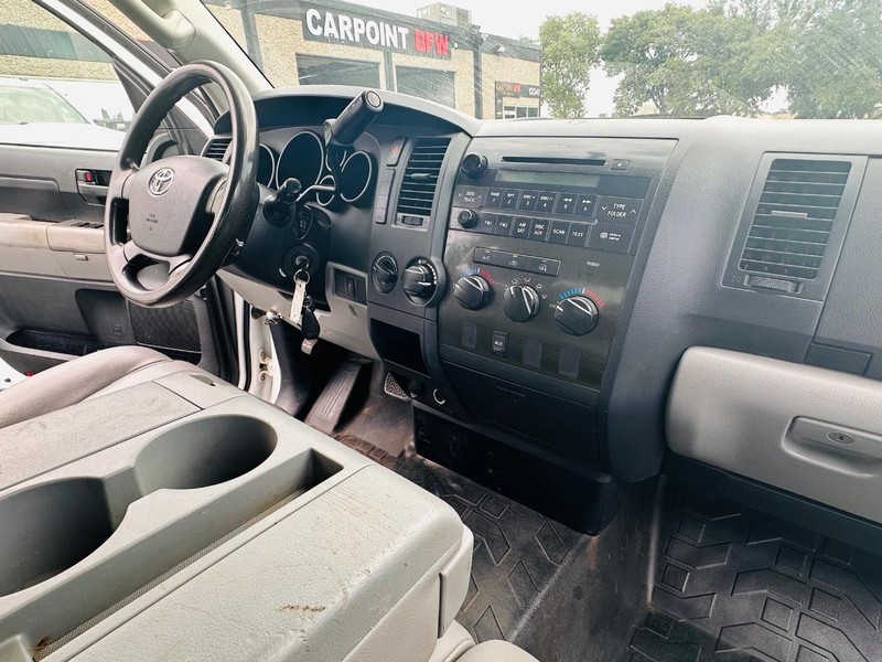 Toyota Tundra 4WD Truck Vehicle Full-screen Gallery Image 25