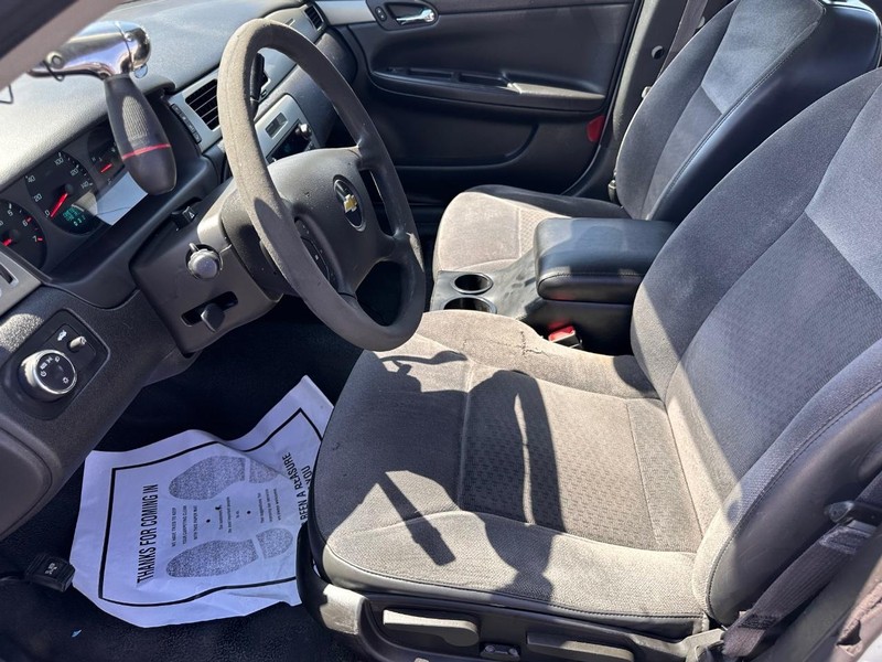 Chevrolet Impala Police Vehicle Full-screen Gallery Image 12