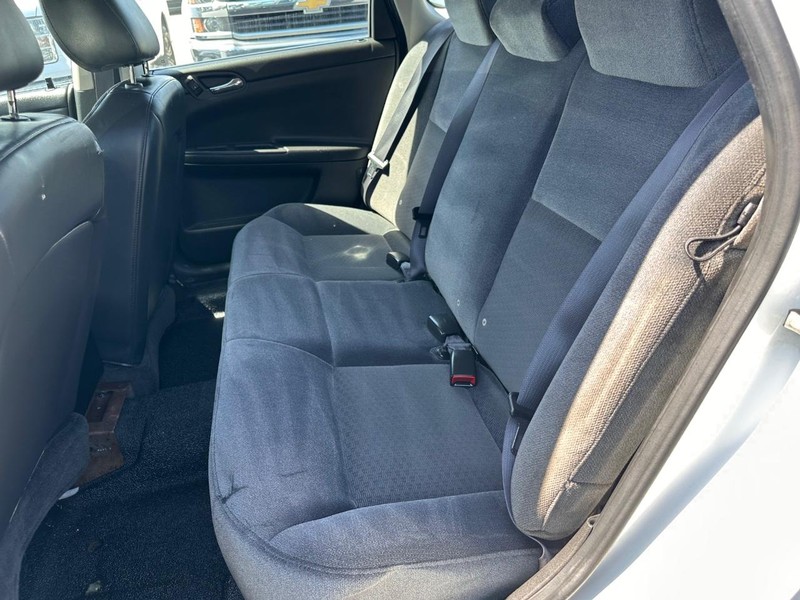 Chevrolet Impala Police Vehicle Full-screen Gallery Image 14