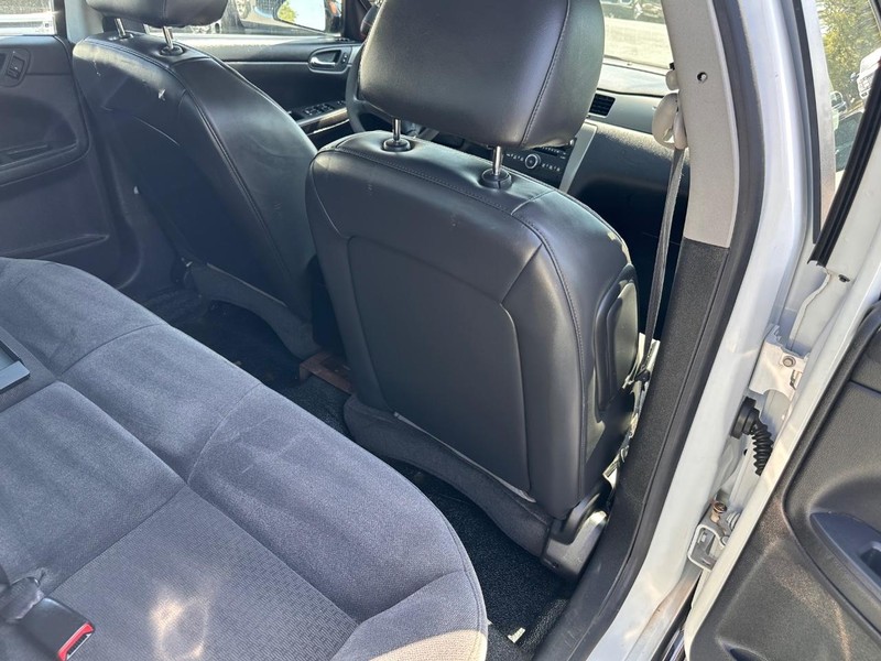 Chevrolet Impala Police Vehicle Full-screen Gallery Image 15