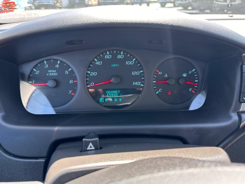 Chevrolet Impala Police Vehicle Full-screen Gallery Image 17