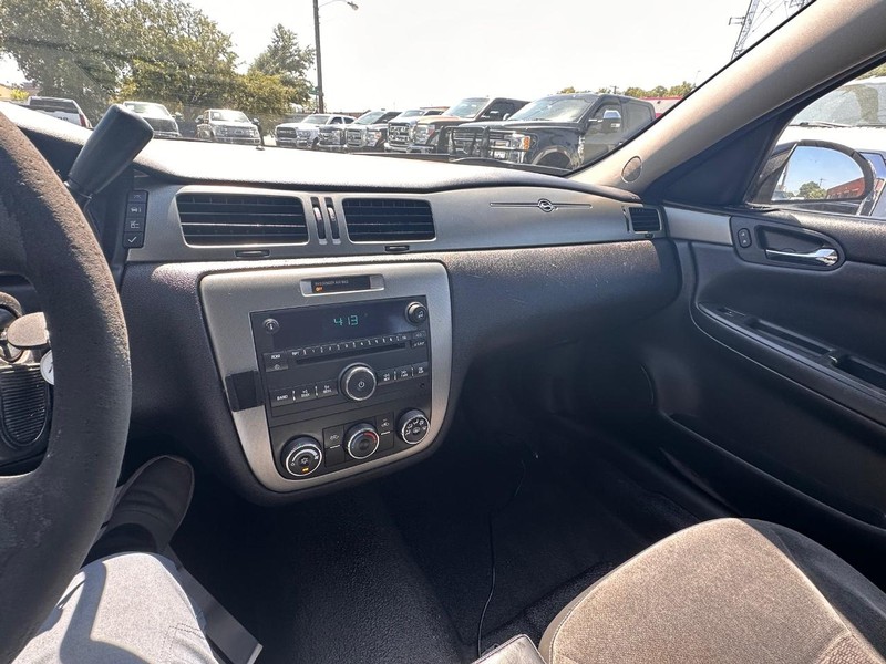 Chevrolet Impala Police Vehicle Full-screen Gallery Image 19