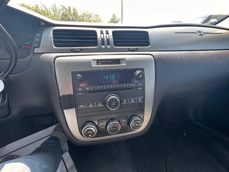 Chevrolet Impala Police Vehicle Full-screen Gallery Image 20