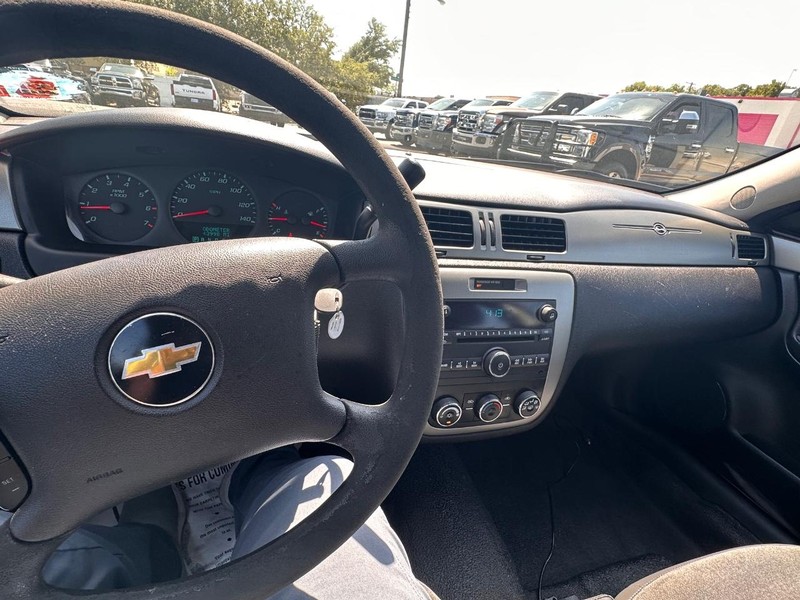 Chevrolet Impala Police Vehicle Full-screen Gallery Image 21