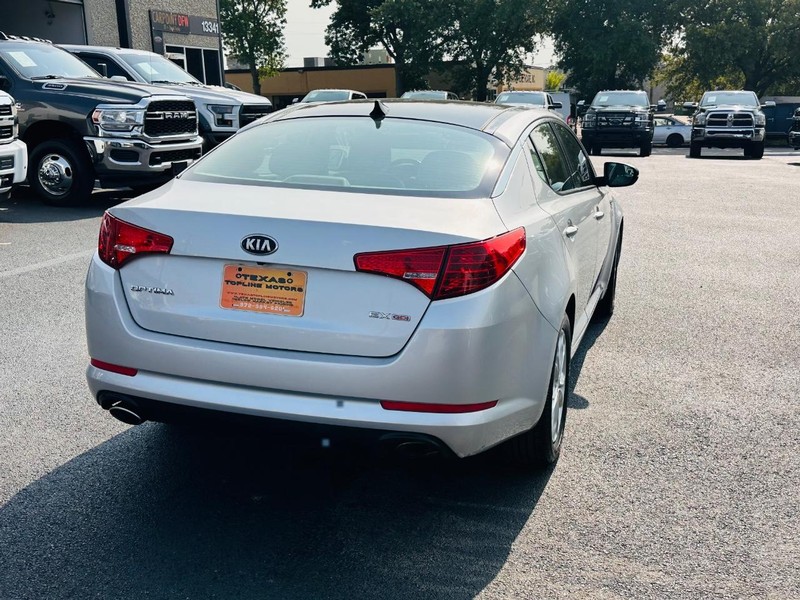 Kia Optima Vehicle Full-screen Gallery Image 11