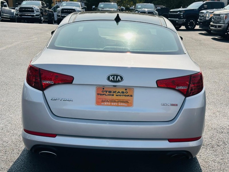 Kia Optima Vehicle Full-screen Gallery Image 12