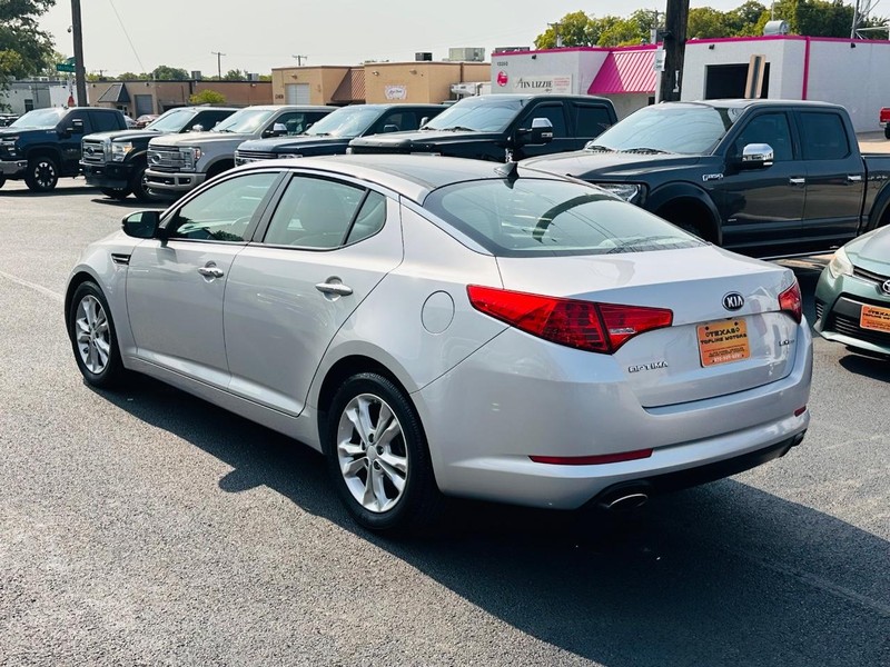 Kia Optima Vehicle Full-screen Gallery Image 13