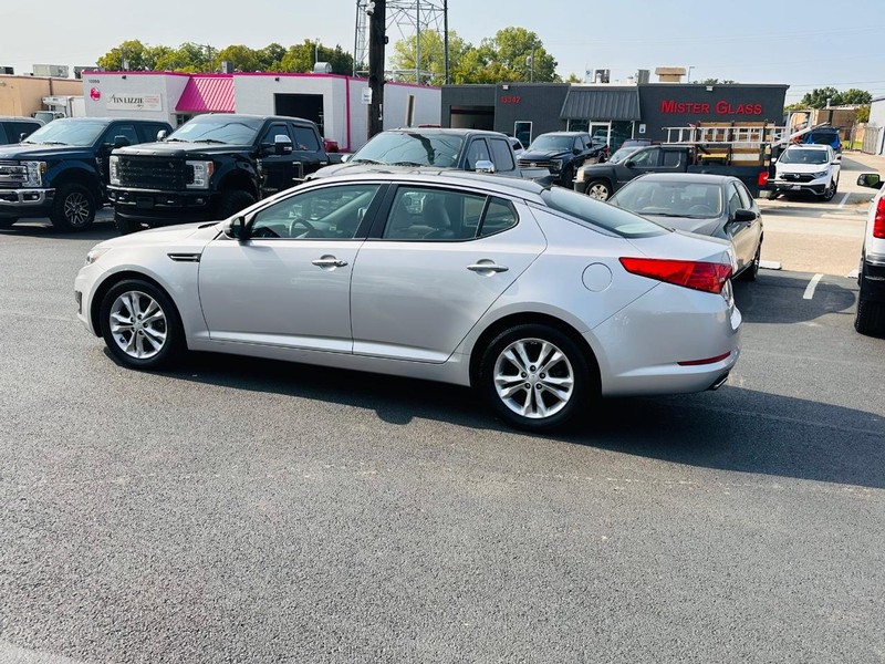 Kia Optima Vehicle Full-screen Gallery Image 14