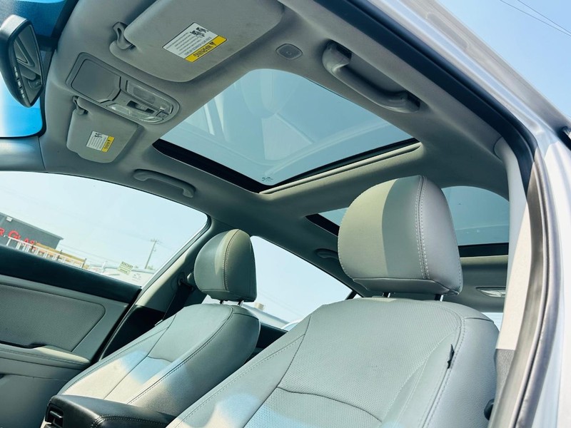 Kia Optima Vehicle Full-screen Gallery Image 15