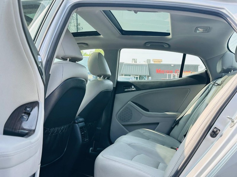 Kia Optima Vehicle Full-screen Gallery Image 18