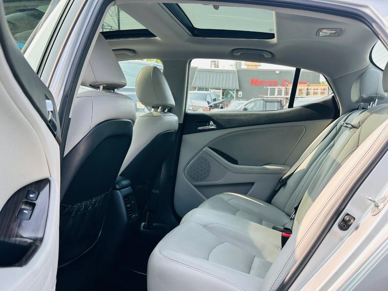 Kia Optima Vehicle Full-screen Gallery Image 19