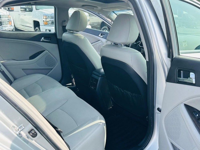 Kia Optima Vehicle Full-screen Gallery Image 21