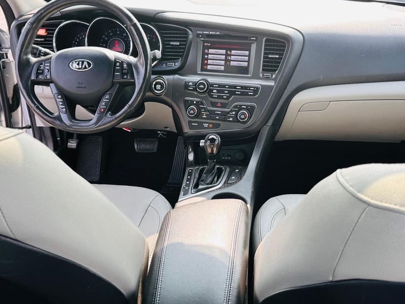Kia Optima Vehicle Full-screen Gallery Image 23