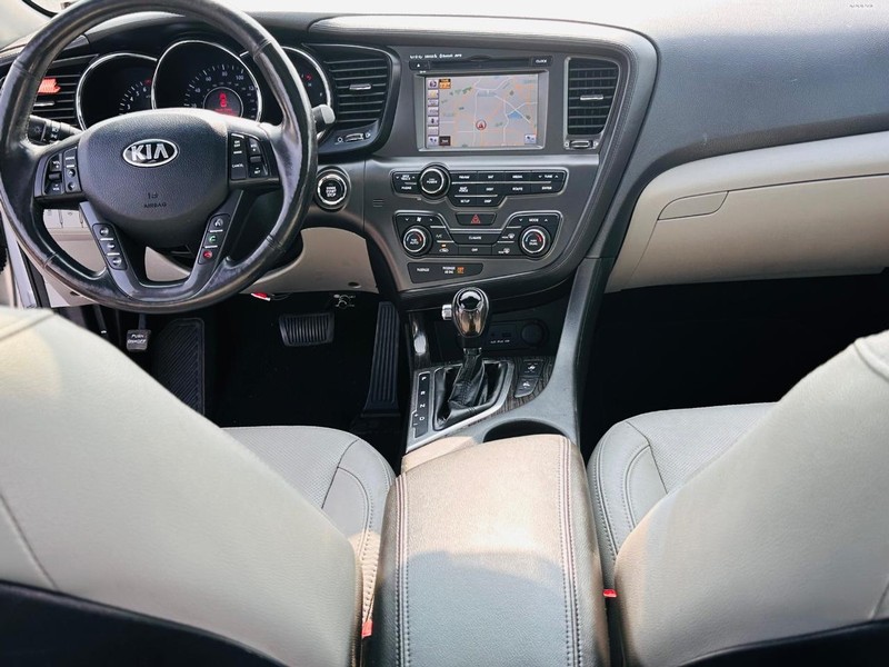 Kia Optima Vehicle Full-screen Gallery Image 24