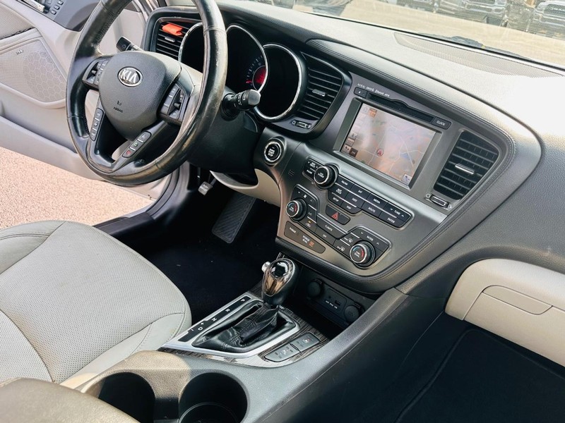 Kia Optima Vehicle Full-screen Gallery Image 25