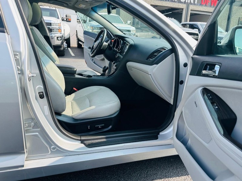 Kia Optima Vehicle Full-screen Gallery Image 27