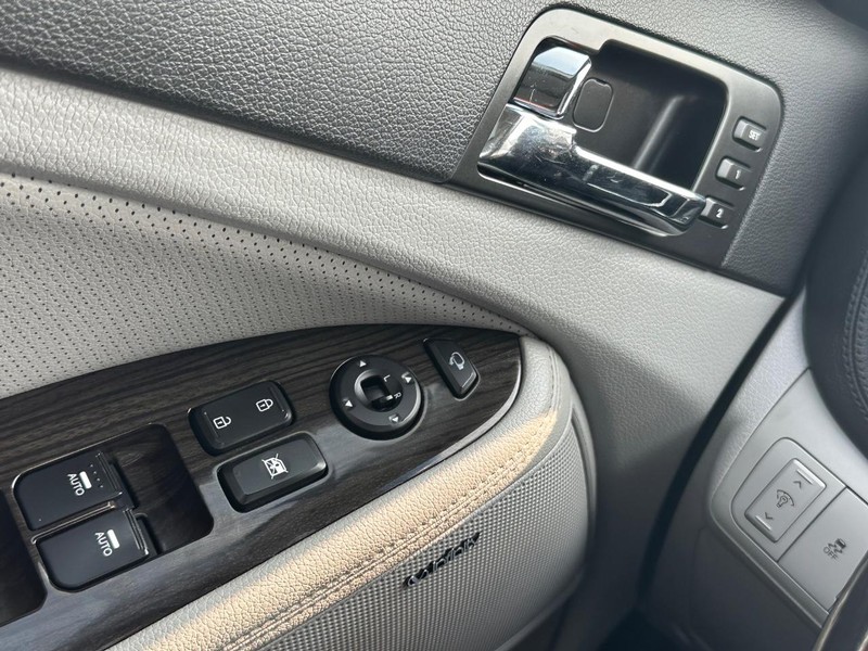 Kia Optima Vehicle Full-screen Gallery Image 29