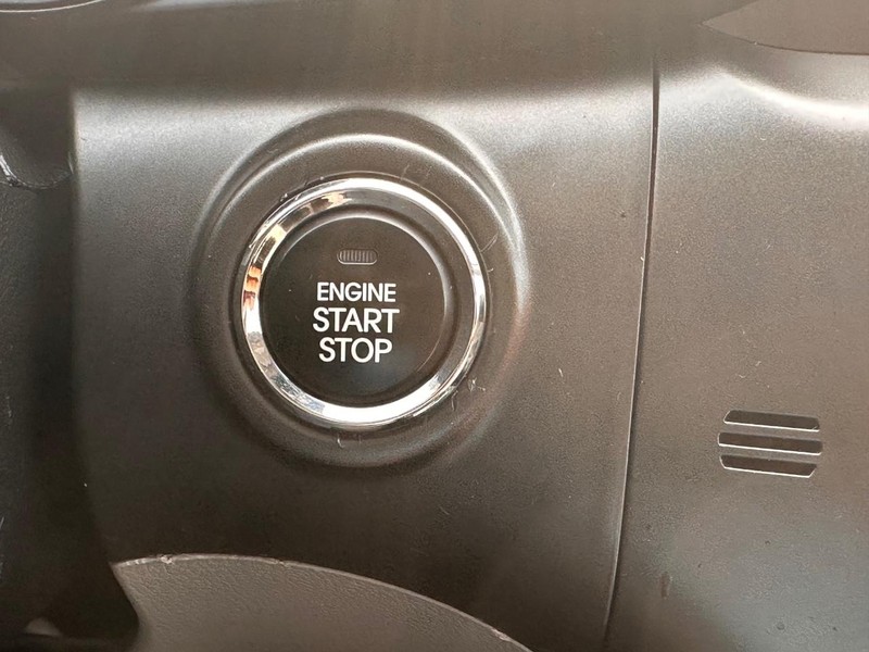 Kia Optima Vehicle Full-screen Gallery Image 30