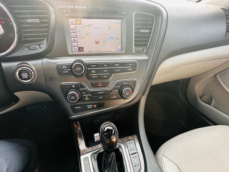 Kia Optima Vehicle Full-screen Gallery Image 31