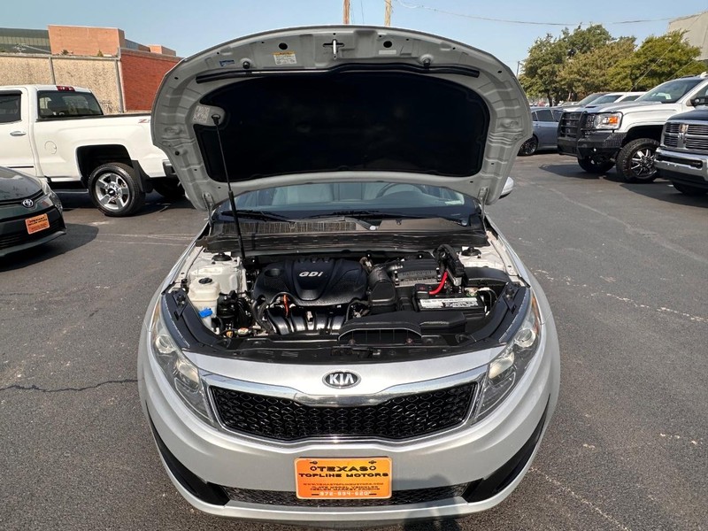 Kia Optima Vehicle Full-screen Gallery Image 34